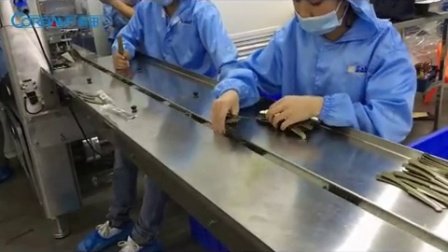 250下走纸枕式包装机械 餐具刀叉包装机 一次性酒店用品包装机视频