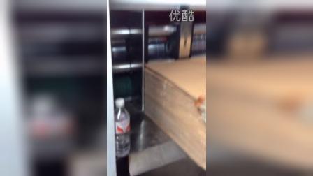 乐业包装机械有限公司三色小高速前缘送纸叠纸机