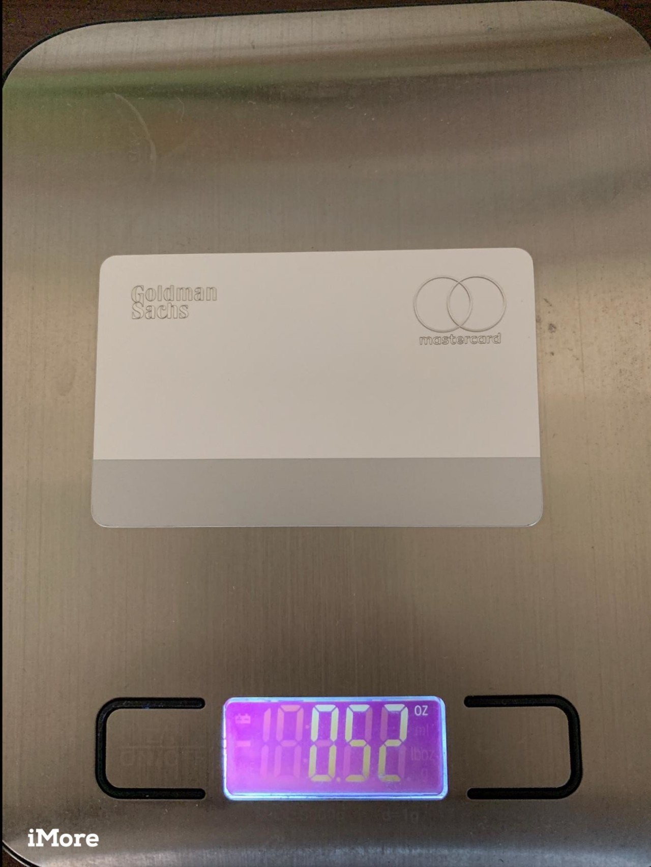 苹果信用卡上手，钛合金做的极简信用卡真的很漂亮