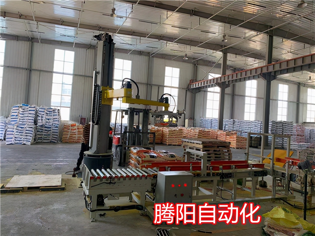 立柱机器人粮食行业包装码垛生产线代替人工成为未来趋势